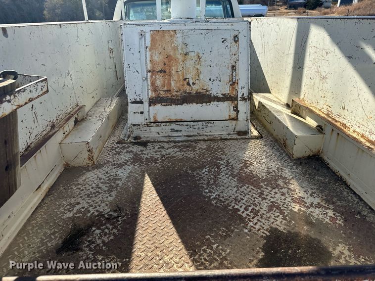 image for item DX3819 1989 Ford F350 Super Duty bucket truck