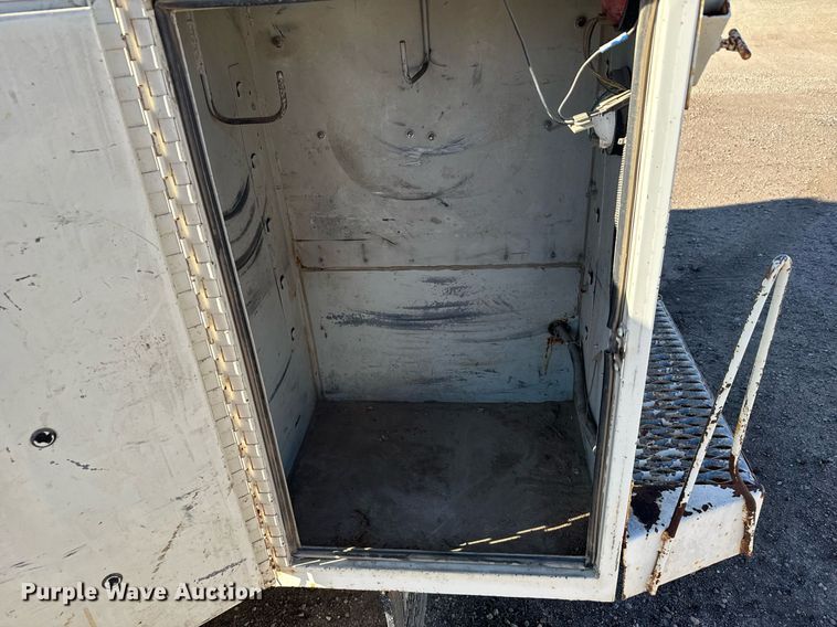 image for item DX3819 1989 Ford F350 Super Duty bucket truck