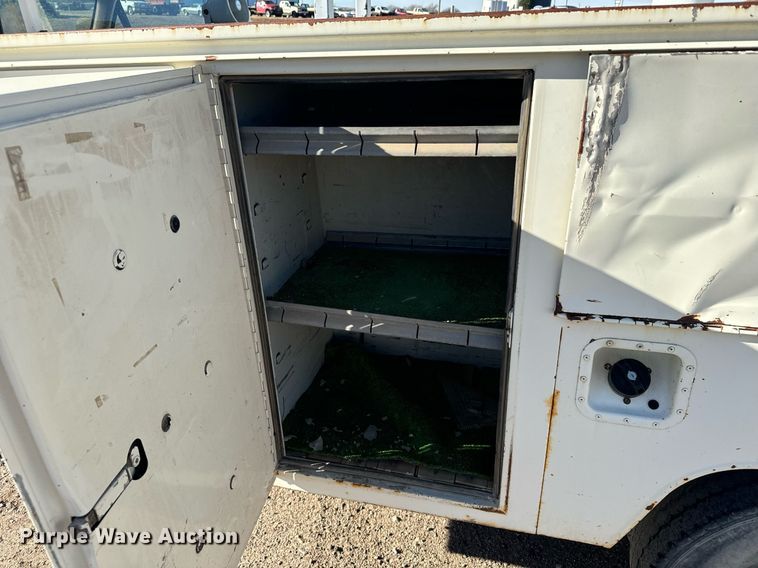 image for item DX3819 1989 Ford F350 Super Duty bucket truck