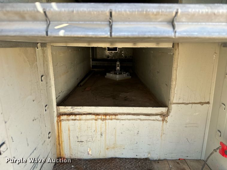 image for item DX3819 1989 Ford F350 Super Duty bucket truck