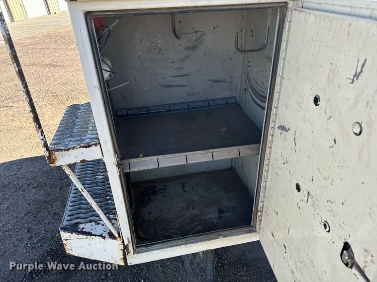 image for item DX3819 1989 Ford F350 Super Duty bucket truck