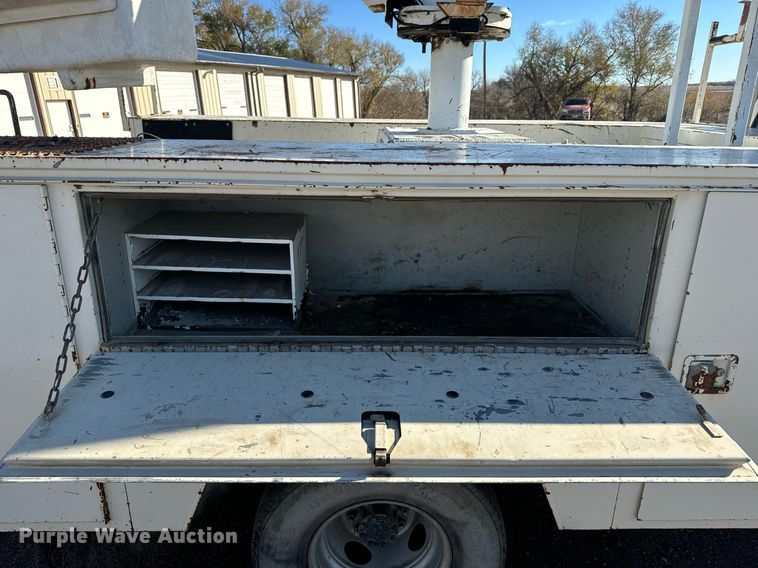 image for item DX3819 1989 Ford F350 Super Duty bucket truck