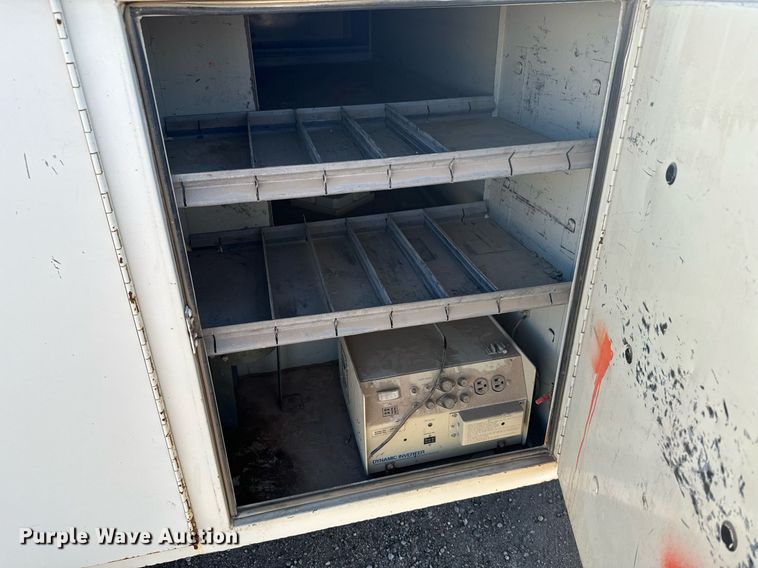 image for item DX3819 1989 Ford F350 Super Duty bucket truck