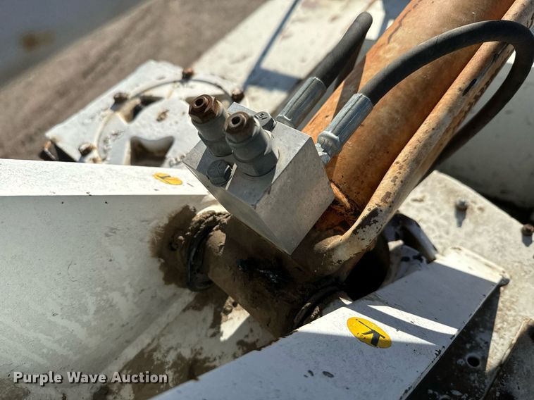 image for item DX3819 1989 Ford F350 Super Duty bucket truck