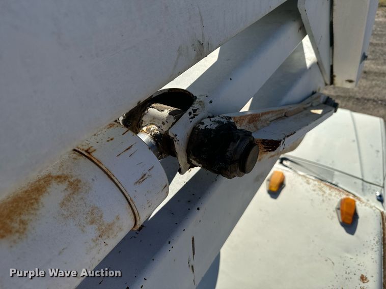 image for item DX3819 1989 Ford F350 Super Duty bucket truck