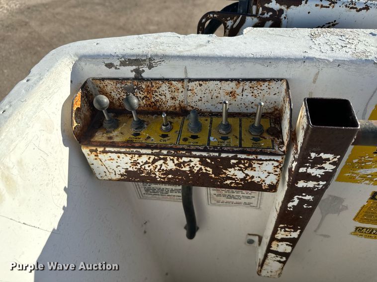 image for item DX3819 1989 Ford F350 Super Duty bucket truck