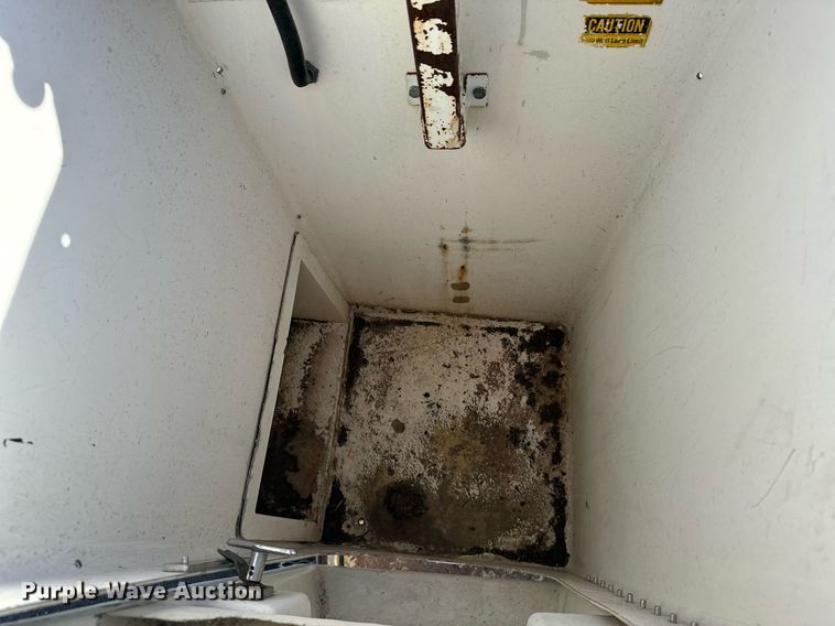 image for item DX3819 1989 Ford F350 Super Duty bucket truck