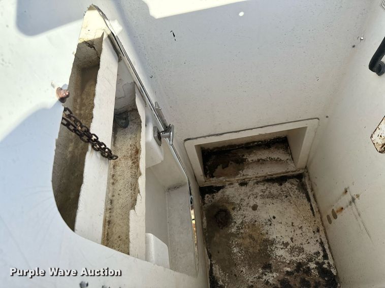 image for item DX3819 1989 Ford F350 Super Duty bucket truck