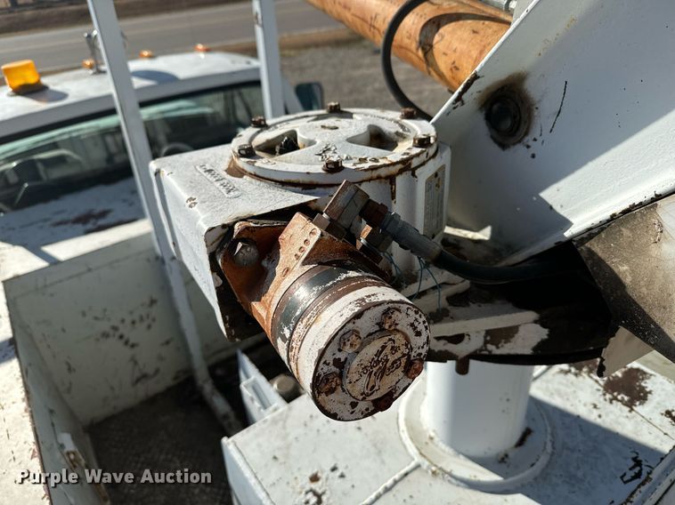 image for item DX3819 1989 Ford F350 Super Duty bucket truck