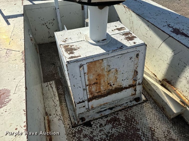 image for item DX3819 1989 Ford F350 Super Duty bucket truck