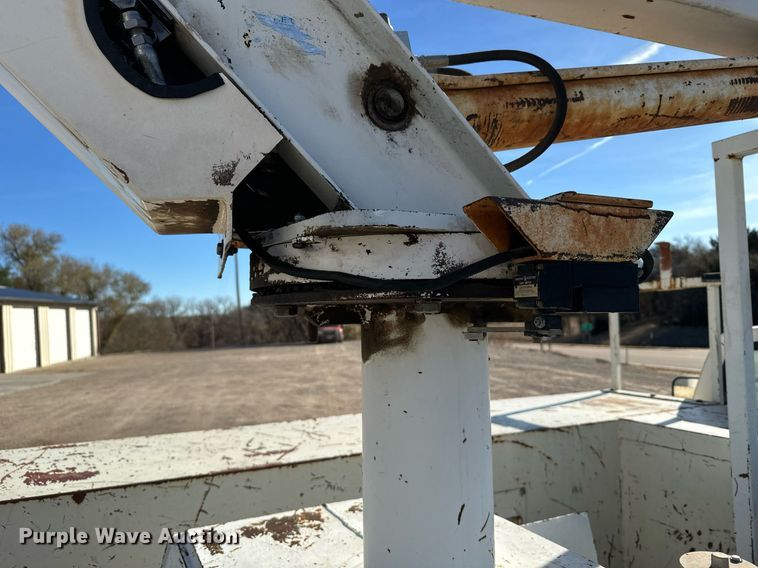 image for item DX3819 1989 Ford F350 Super Duty bucket truck