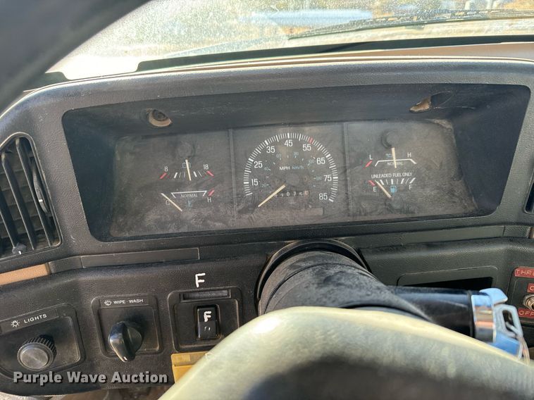 image for item DX3819 1989 Ford F350 Super Duty bucket truck