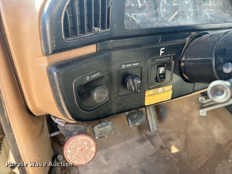 image for item DX3819 1989 Ford F350 Super Duty bucket truck