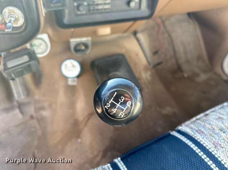 image for item DX3819 1989 Ford F350 Super Duty bucket truck