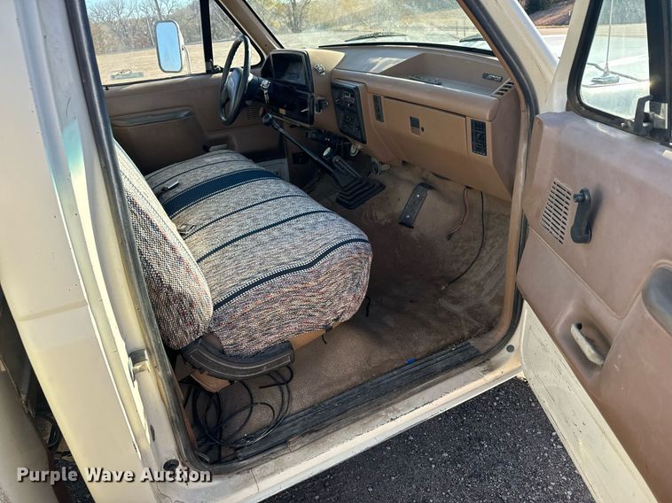 image for item DX3819 1989 Ford F350 Super Duty bucket truck