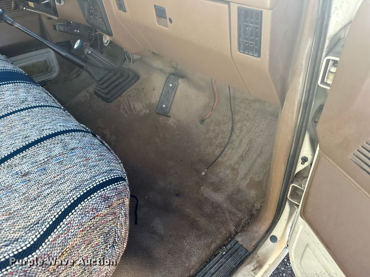 image for item DX3819 1989 Ford F350 Super Duty bucket truck