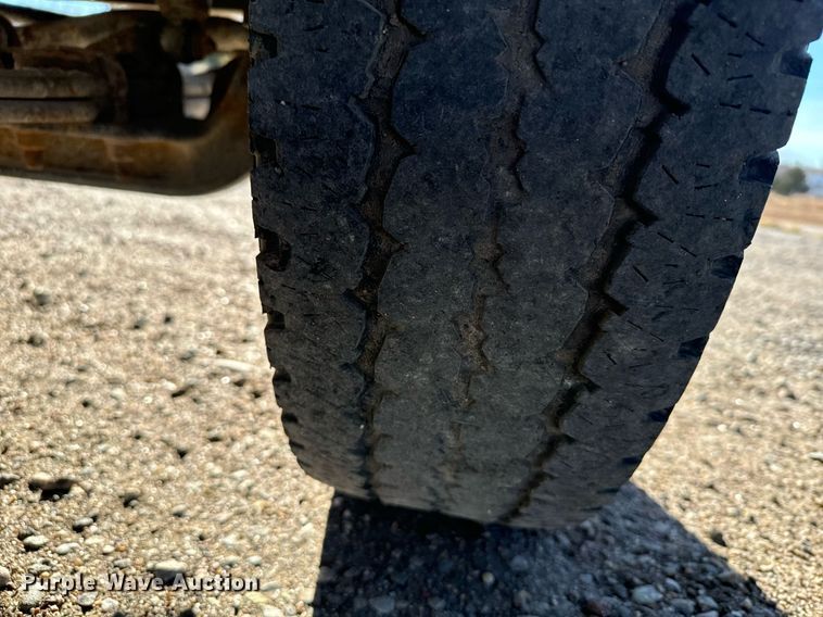 image for item DX3819 1989 Ford F350 Super Duty bucket truck