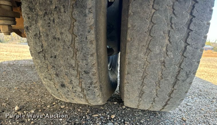 image for item DX3819 1989 Ford F350 Super Duty bucket truck