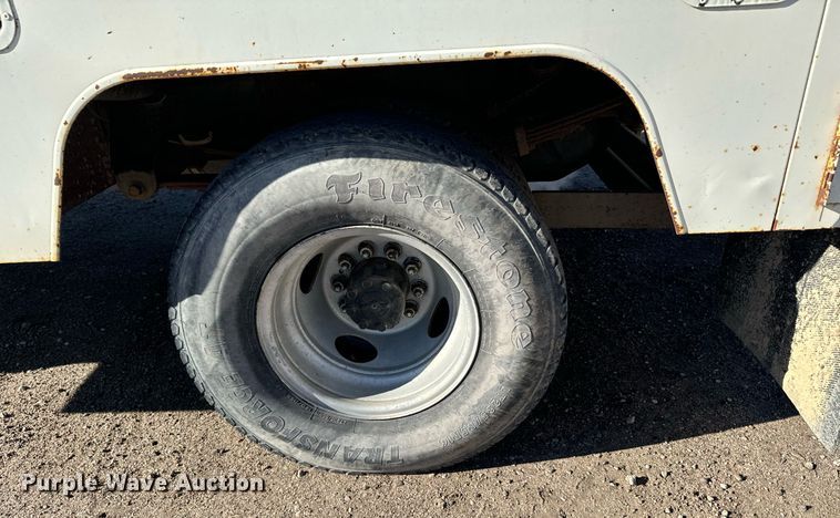 image for item DX3819 1989 Ford F350 Super Duty bucket truck