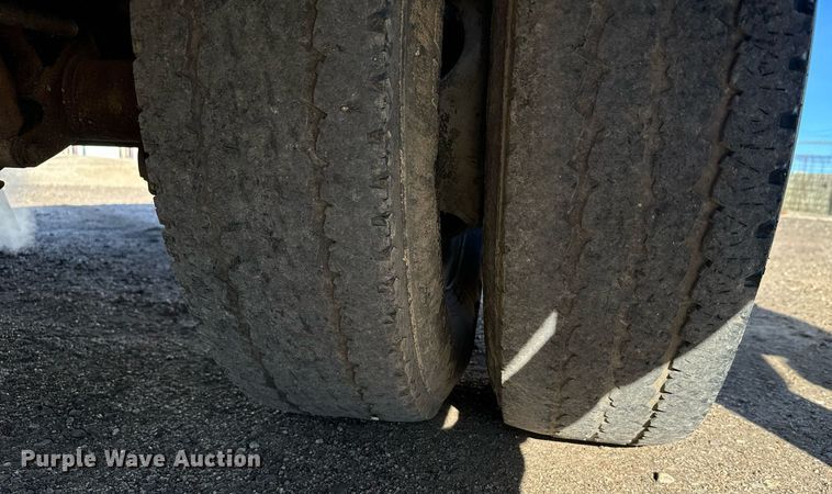 image for item DX3819 1989 Ford F350 Super Duty bucket truck