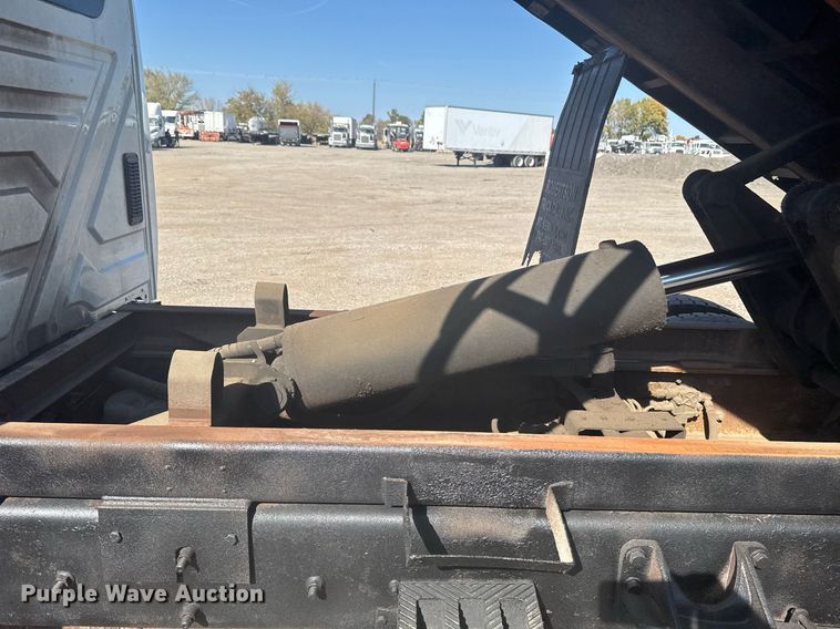 image for item EG2193 2007 International  4300 dump truck