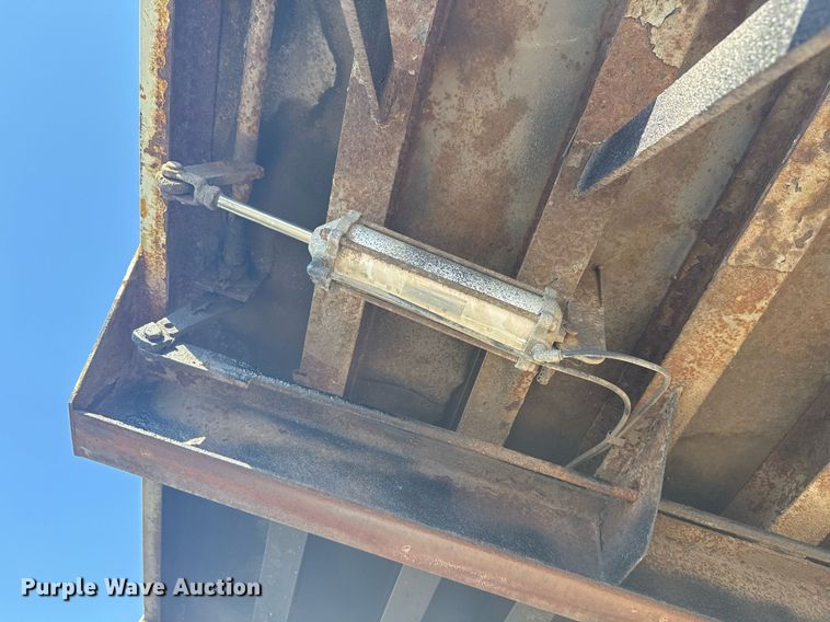 image for item EG2193 2007 International  4300 dump truck