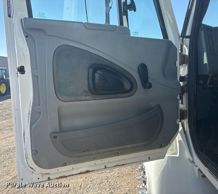 image for item EG2193 2007 International  4300 dump truck