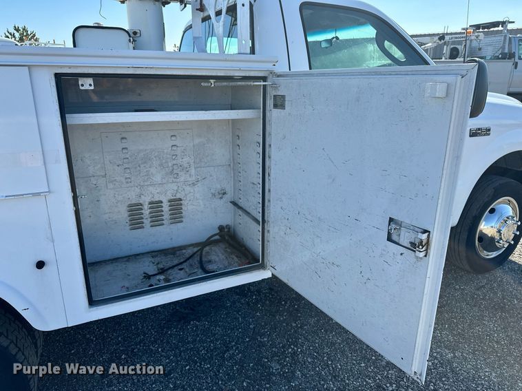 image for item EG2236 2004 Ford F450 Super Duty bucket truck