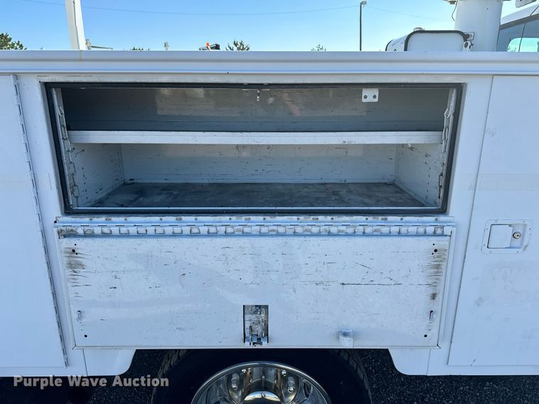 image for item EG2236 2004 Ford F450 Super Duty bucket truck