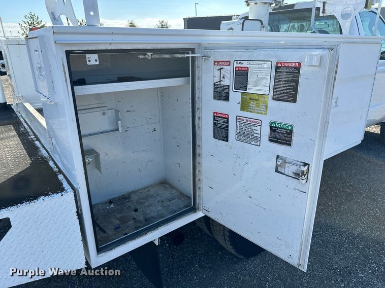 image for item EG2236 2004 Ford F450 Super Duty bucket truck