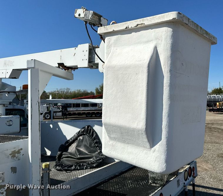 image for item EG2236 2004 Ford F450 Super Duty bucket truck