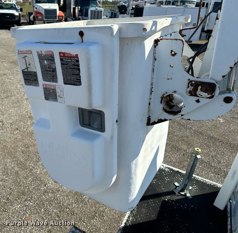 image for item EG2236 2004 Ford F450 Super Duty bucket truck