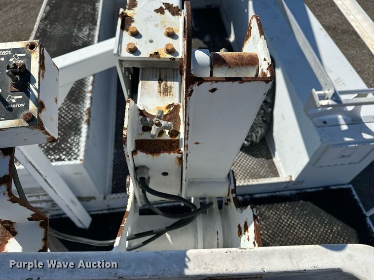 image for item EG2236 2004 Ford F450 Super Duty bucket truck