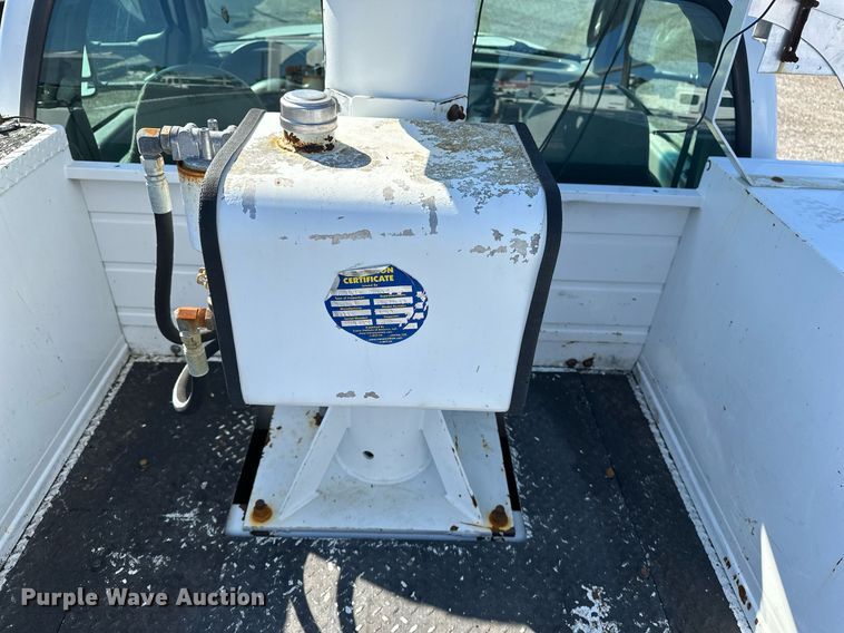 image for item EG2236 2004 Ford F450 Super Duty bucket truck