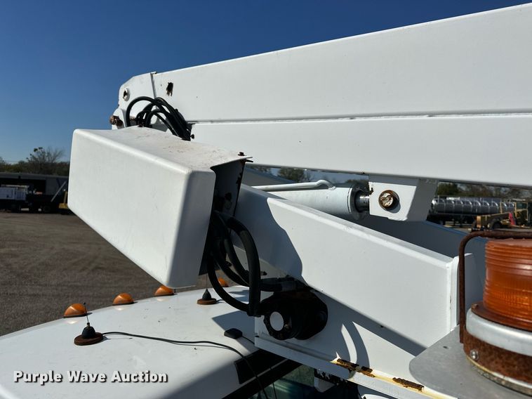 image for item EG2236 2004 Ford F450 Super Duty bucket truck