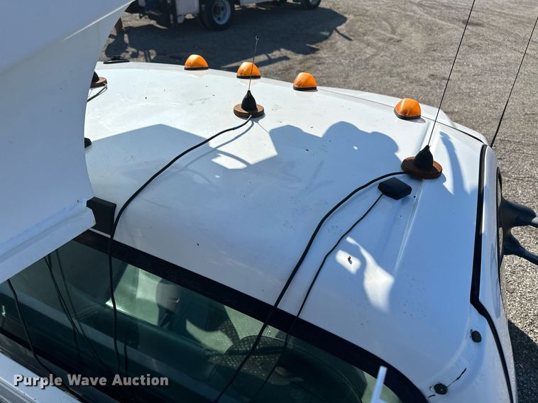 image for item EG2236 2004 Ford F450 Super Duty bucket truck