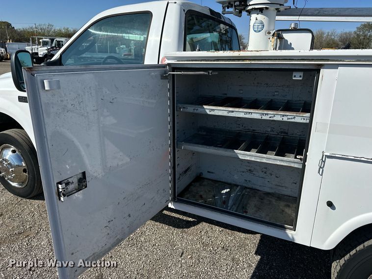 image for item EG2236 2004 Ford F450 Super Duty bucket truck