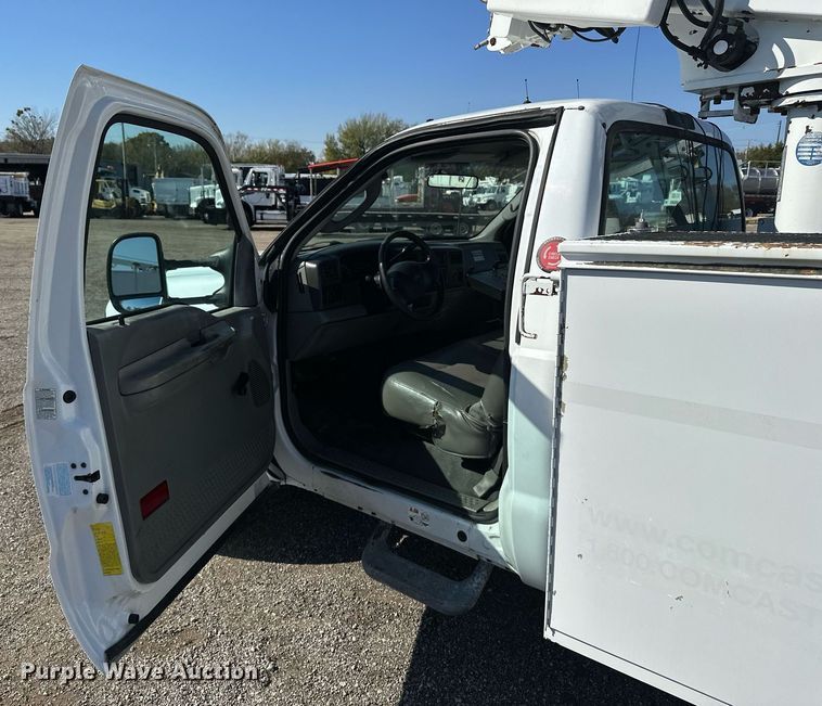 image for item EG2236 2004 Ford F450 Super Duty bucket truck