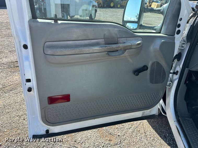 image for item EG2236 2004 Ford F450 Super Duty bucket truck