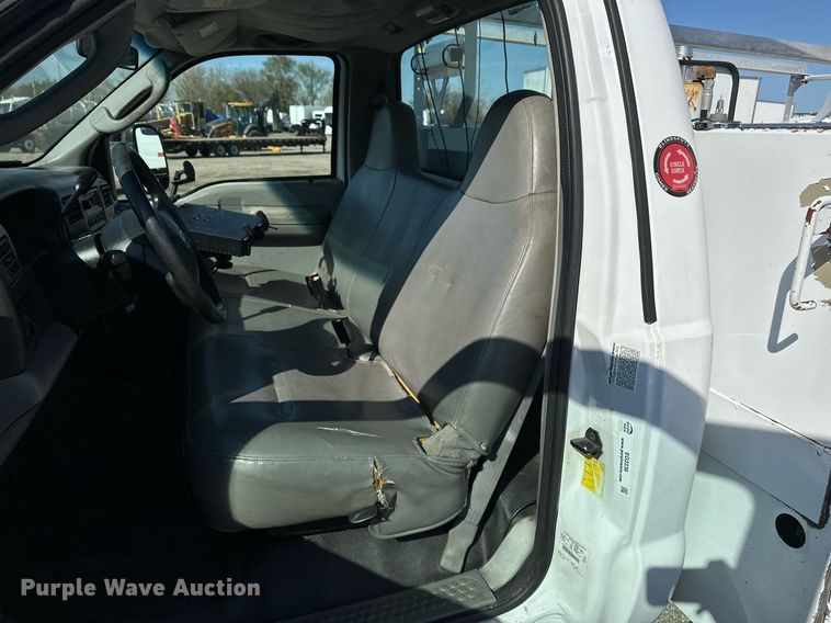 image for item EG2236 2004 Ford F450 Super Duty bucket truck