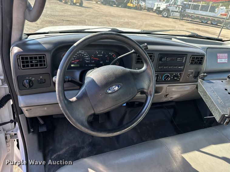 image for item EG2236 2004 Ford F450 Super Duty bucket truck