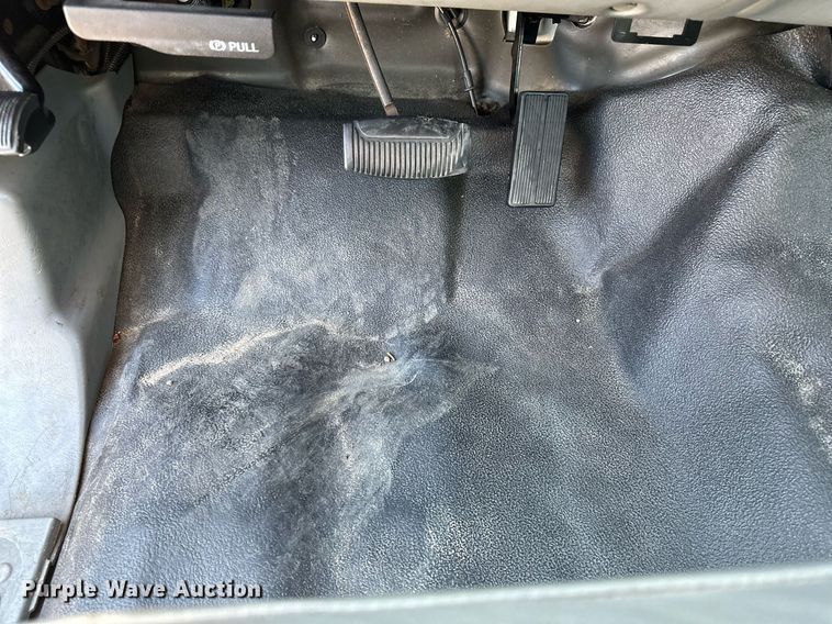 image for item EG2236 2004 Ford F450 Super Duty bucket truck