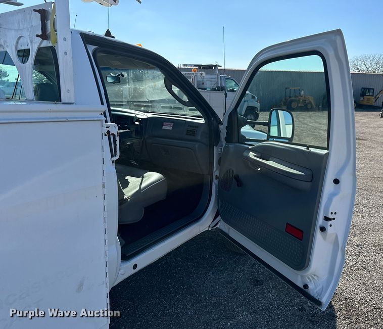 image for item EG2236 2004 Ford F450 Super Duty bucket truck