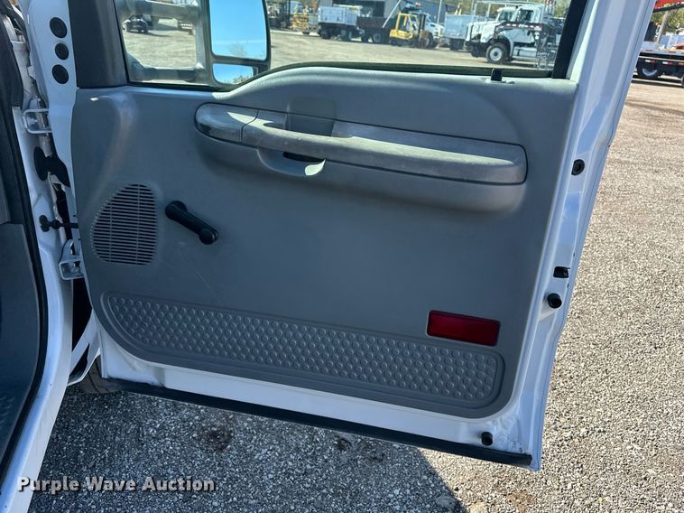 image for item EG2236 2004 Ford F450 Super Duty bucket truck