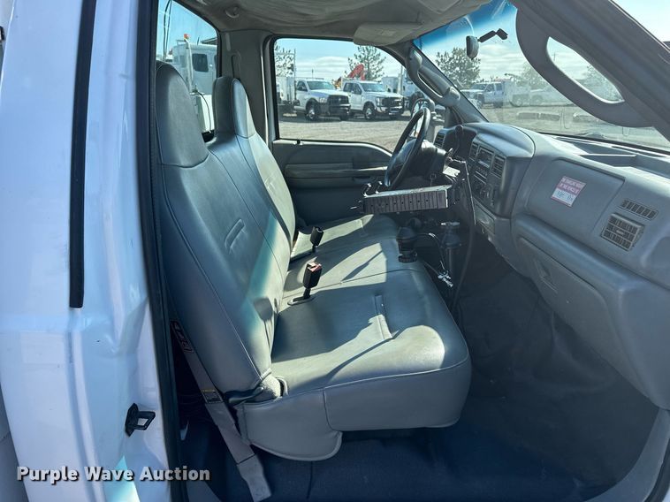 image for item EG2236 2004 Ford F450 Super Duty bucket truck