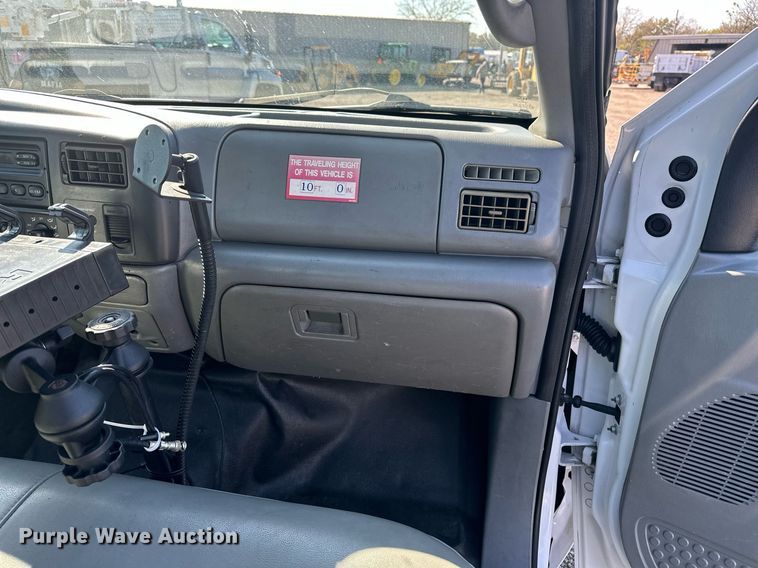 image for item EG2236 2004 Ford F450 Super Duty bucket truck