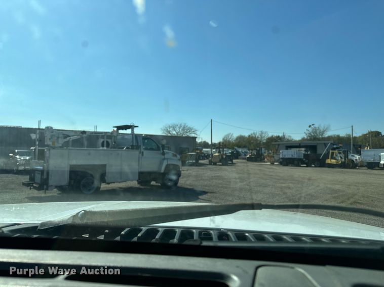 image for item EG2236 2004 Ford F450 Super Duty bucket truck