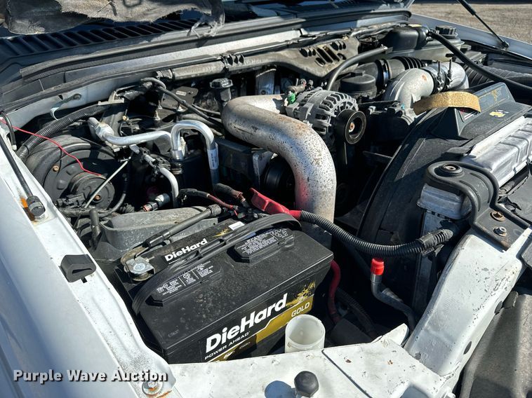 image for item EG2236 2004 Ford F450 Super Duty bucket truck