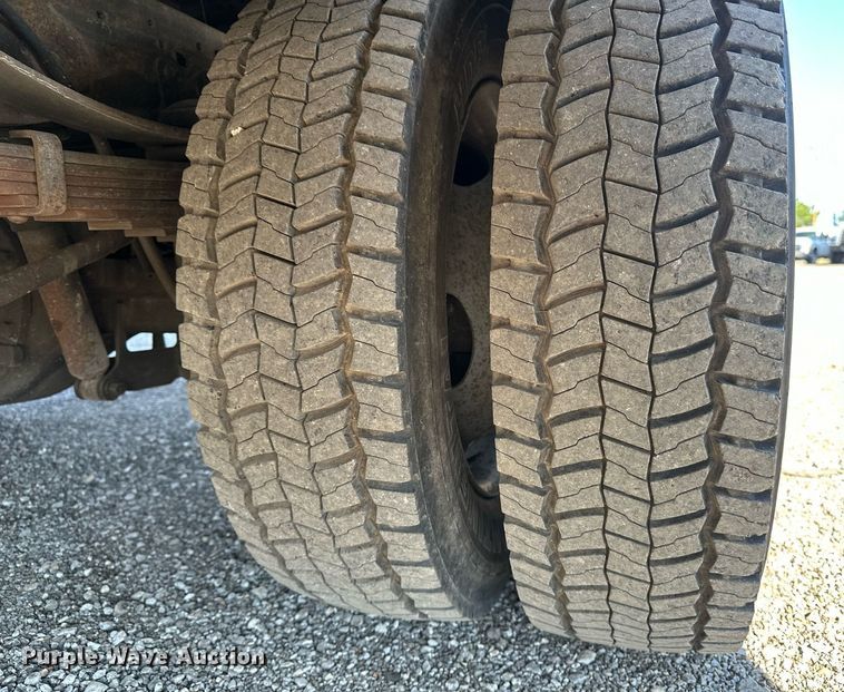 image for item EG2236 2004 Ford F450 Super Duty bucket truck