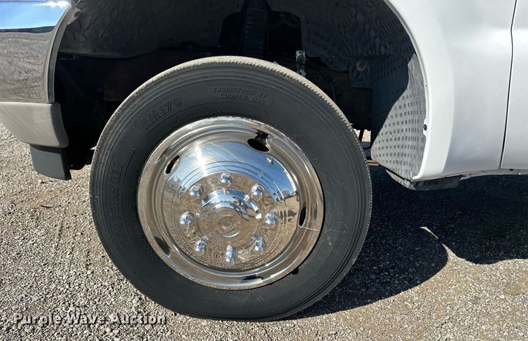 image for item EG2236 2004 Ford F450 Super Duty bucket truck